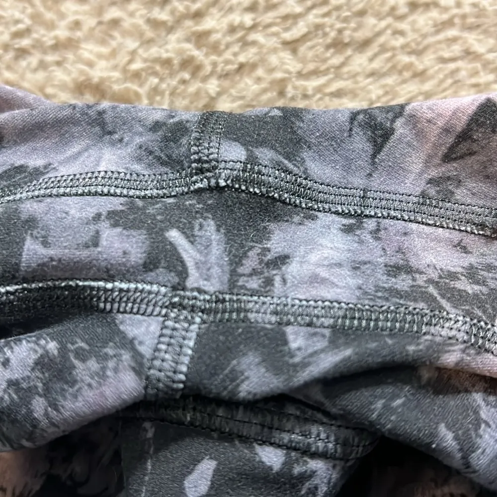 Align HR II Legging 25” Color: Floral Illusion Ice Grey Size 2 EUC - Image 12