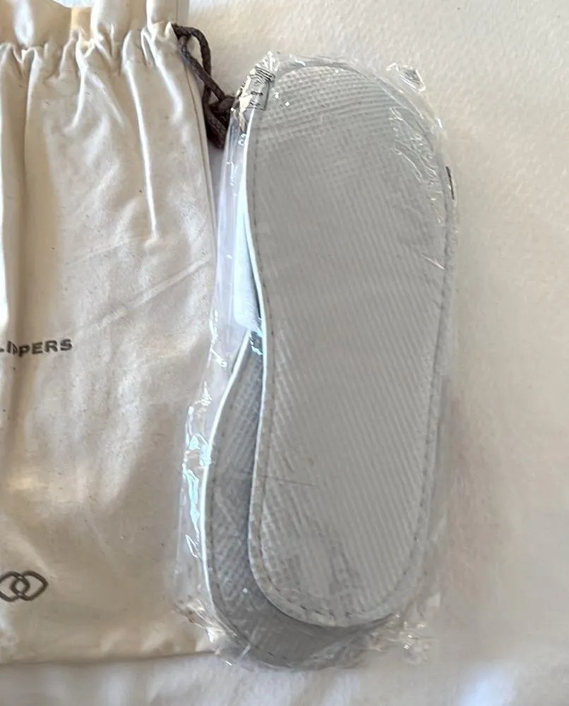 UNISEX TRAVEL SLIPPERS POUCH White - Image 3