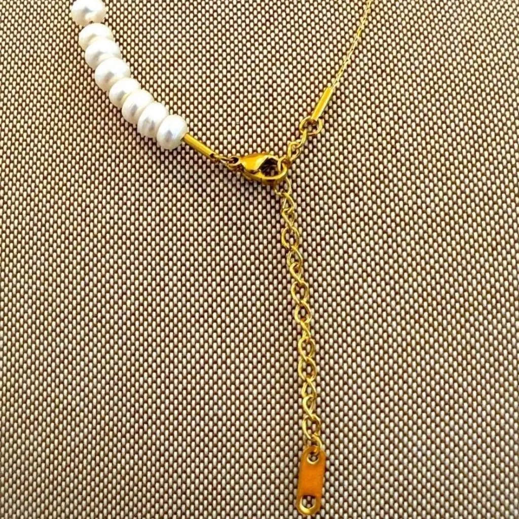 Elegant Gold and White Pearl Necklace - Image 4