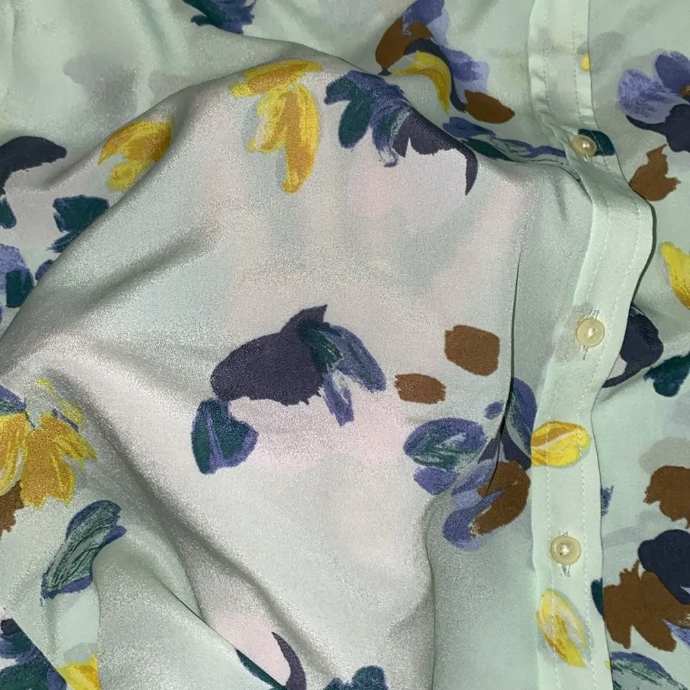 BANANA REPUBLIC Dillon floral blouse button up long sleeve collar shirt size M - Image 6