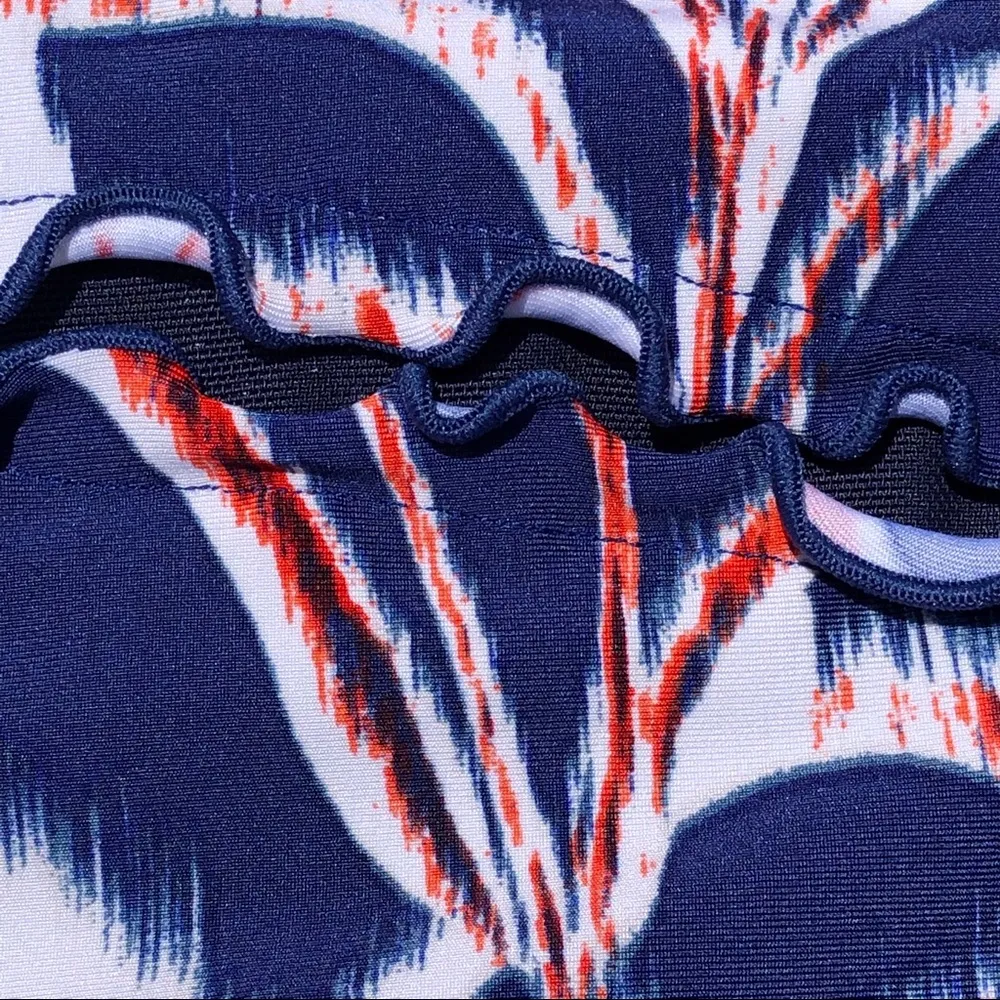 DKNY Tummy Control Print One Piece Swimsuit 16 - Image 4