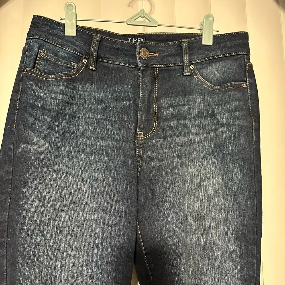 Time and True Straight Dark blue wash denim jeans 65% Cotton, 28% Polyester, 4% Size 8 - Image 2