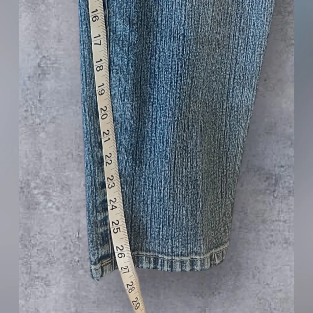 Gloria Vanderbilt Blue Jeans - Image 4