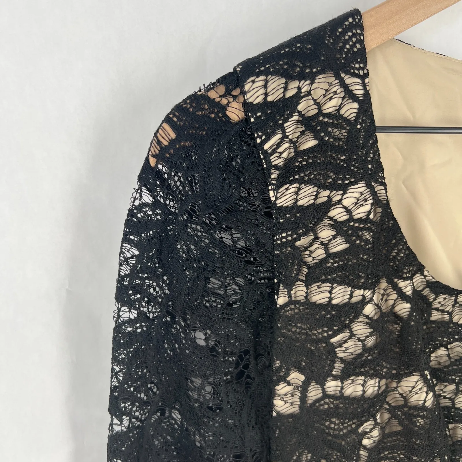 Black Halo Shift Dress Womens Size 2 Black Lace Zip Back Square Neck Long Sleeve - Image 4