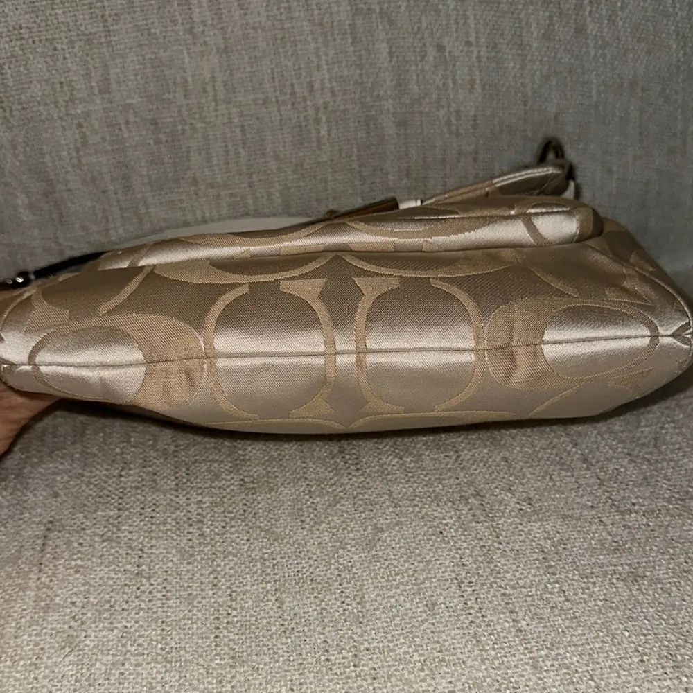 Coach hobo bag - Image 13