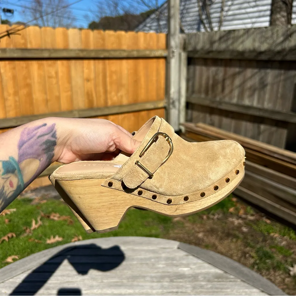 VERONICA BEARD Womens Suede Slip On Clogs In Beige size 5

Hendrix‎ Suede Buckle - Image 9