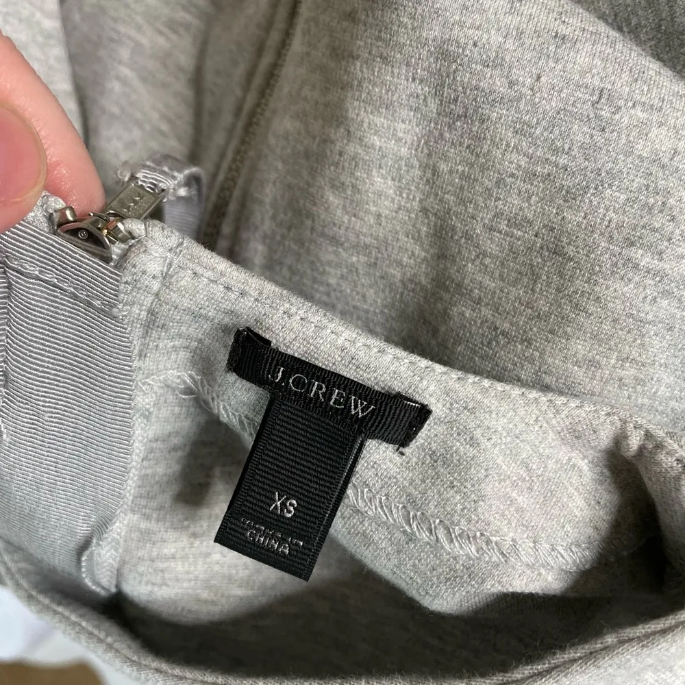 J. Crew Grey Sleeveless V Neck Top XS - Image 4