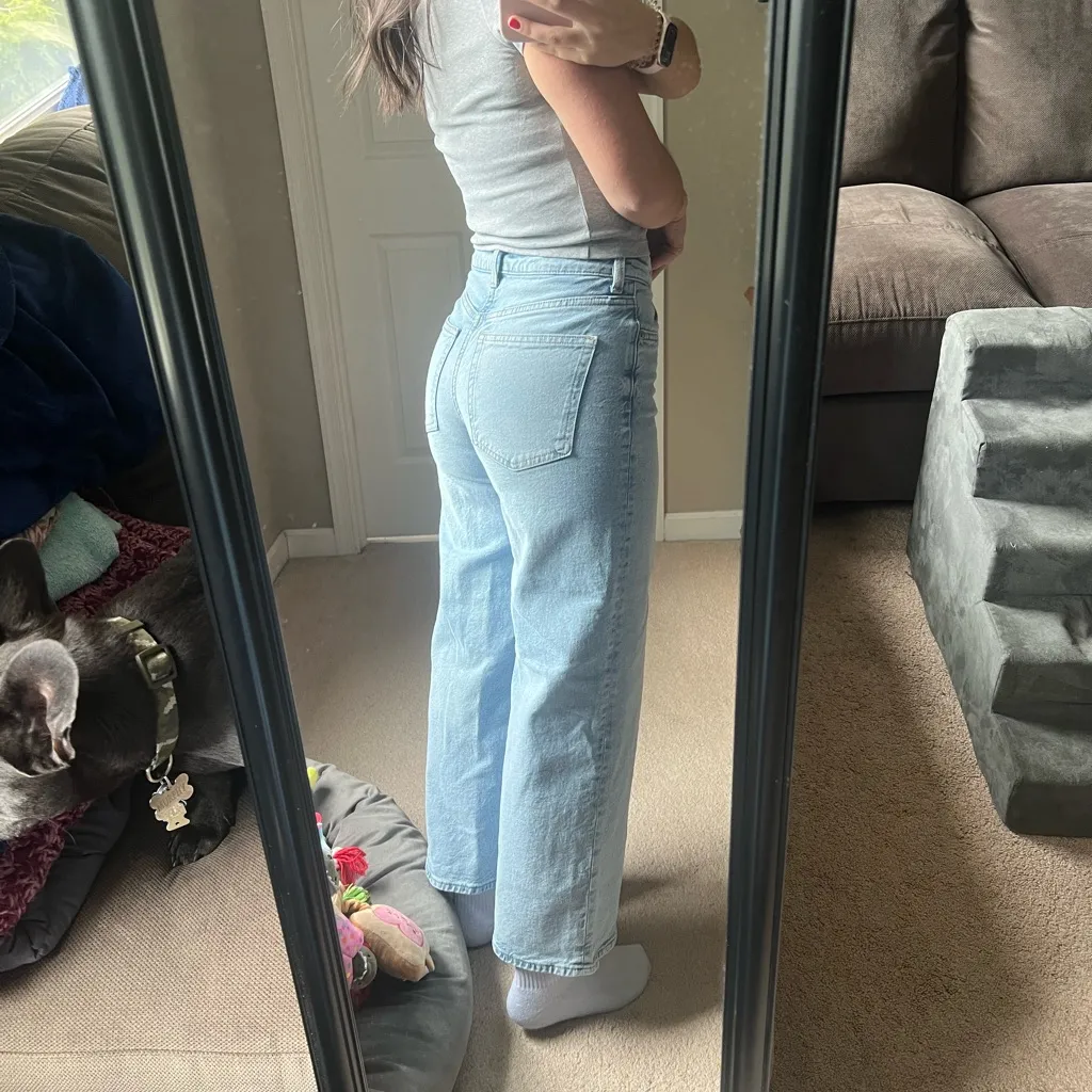 Wide-Leg Cropped Light Blue Jeans - Image 5