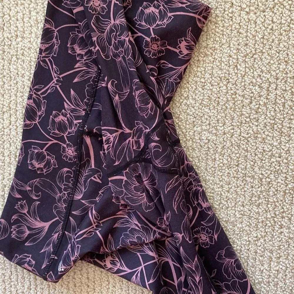 FABLETICS Powerhold Cropped Leggings Capri Black Pink Floral Size Small VEUC - Image 9