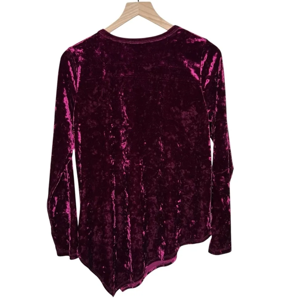 Karen Kane Burgundy Crushed Velvet Long Sleeve Asymmetrical Hem Top‎ Size M - Image 2