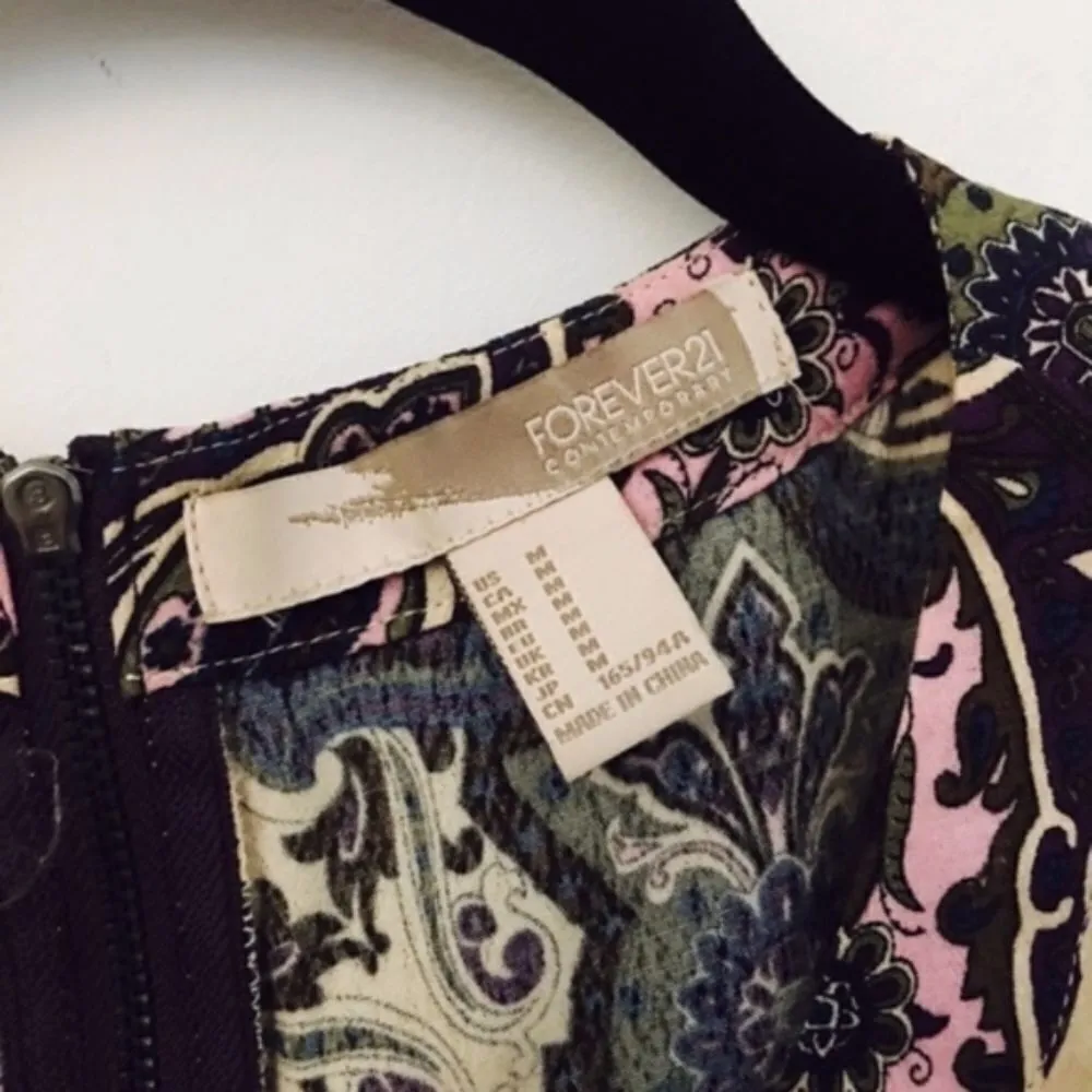 Forever 21 Women’s Size M Paisley Print Short Sleeve Blouse - Image 3