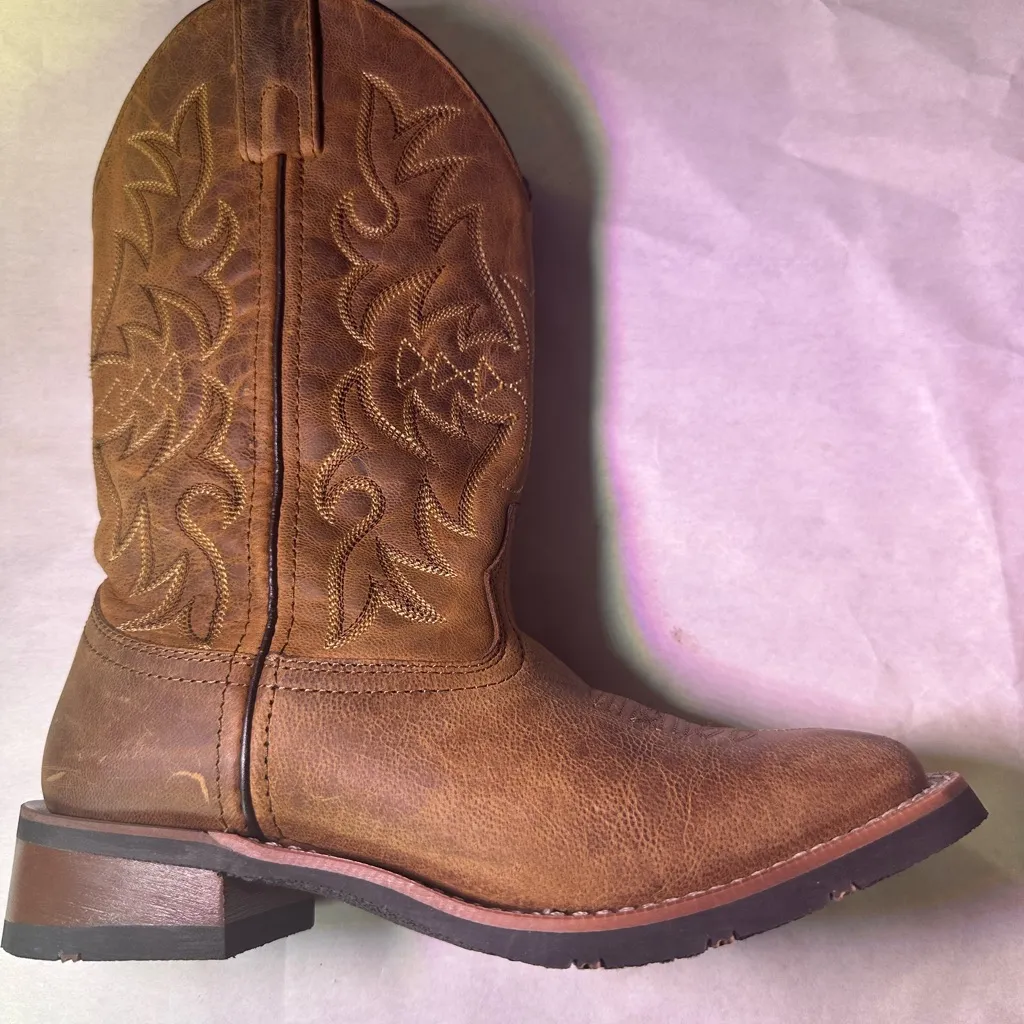 Laredo Tan Western Cowboy Boots - Image 6