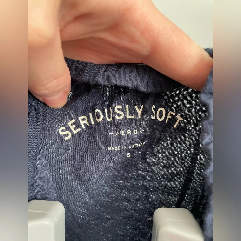 Aero Navy Blue Floral Embroidered Women's Top‎ size small seriously soft - Image 4