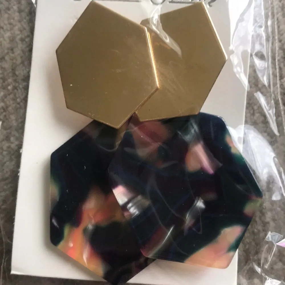 ✨HP✨Resin Acrylic Dangle Earrings✨ Black - Image 3