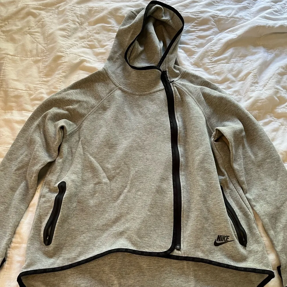Gray Nike cropped zip up sweatshirt - Image 3