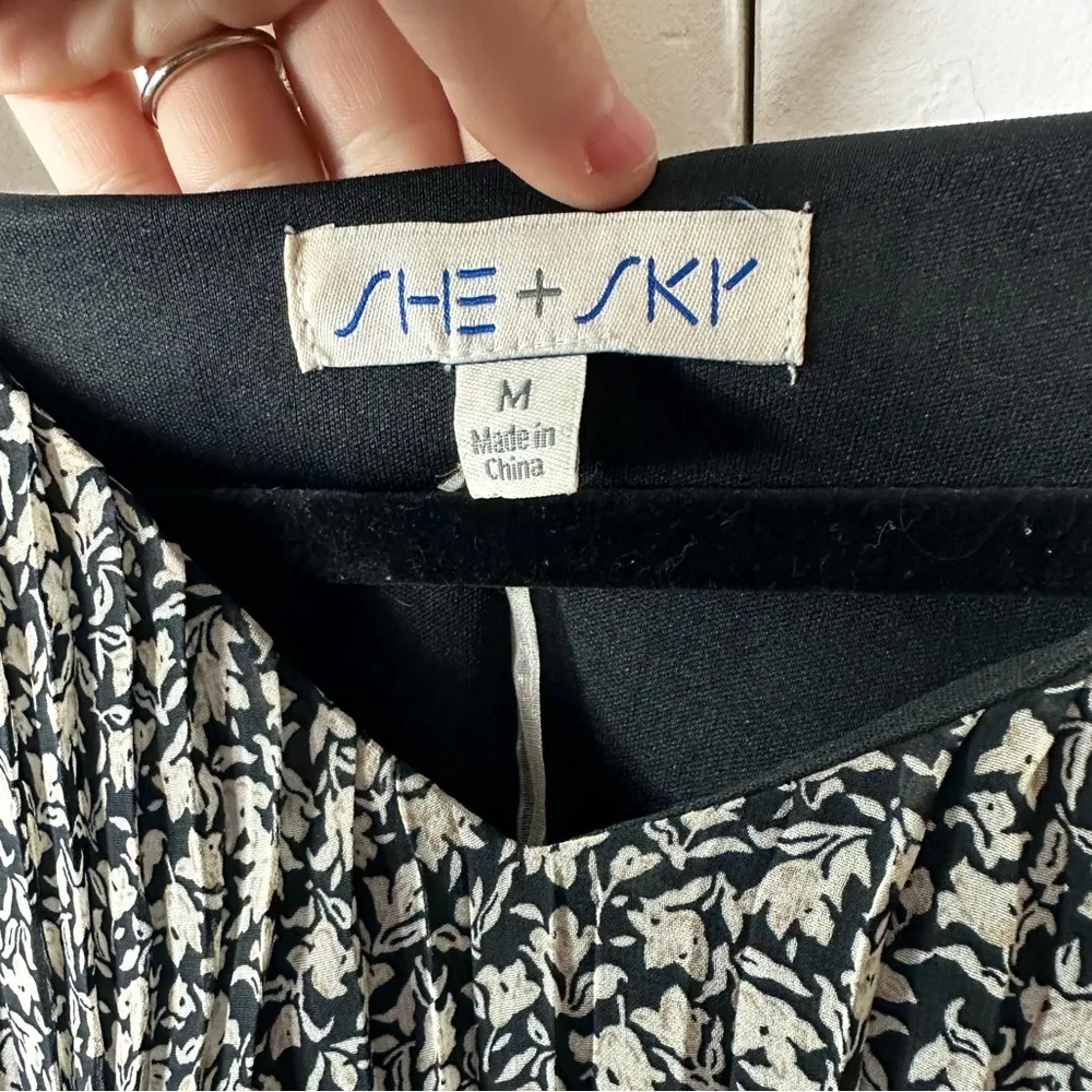 NWT She + Sky Pleated Floral Dress Size M - Image 2