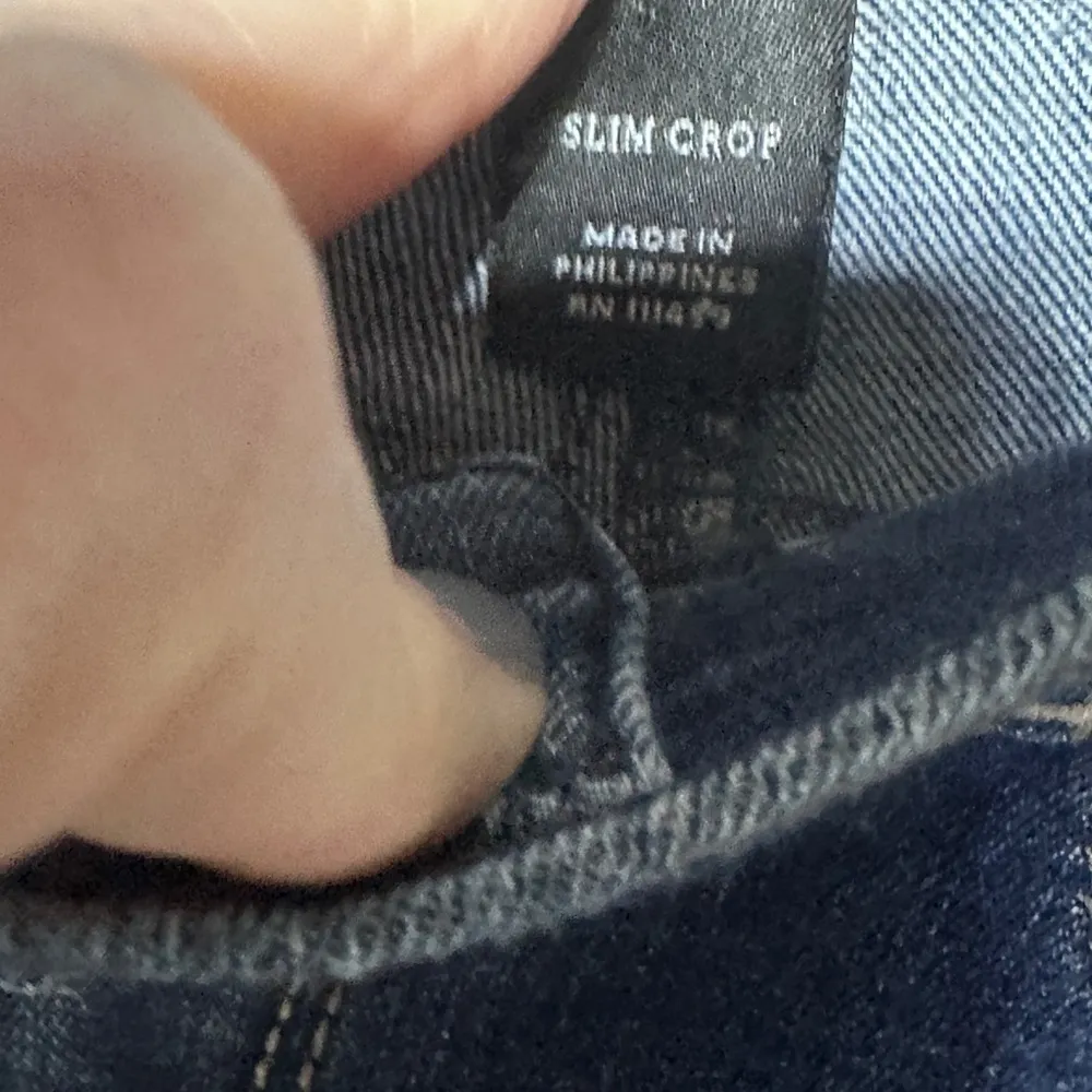 WHBM NOIR Denim Capri Size 4 - Image 10