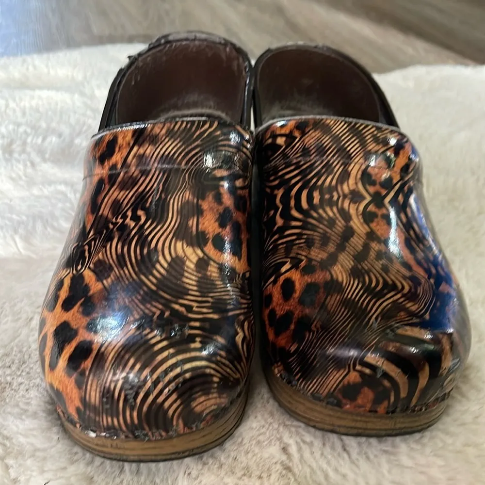 Dansko  Leopard Print Clogs Size 39 (US 8.5-9) - Image 2