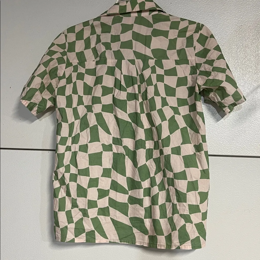 VRG GRL GREEN AND WHITE PATTERNED BUTTON UP BLOUSE TOP 6 - Image 4