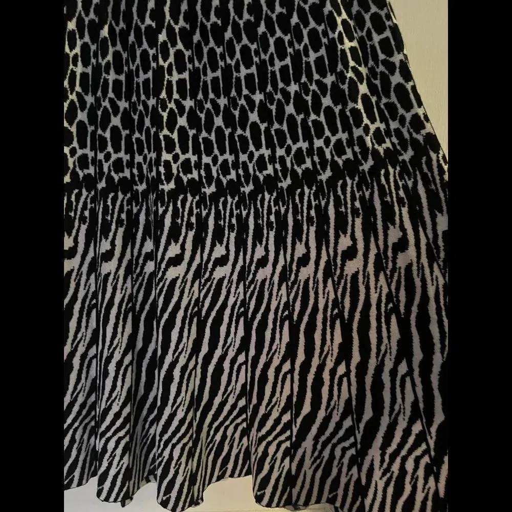 Stylish Black & White Animal Print Maxi Skirt size Medium - Image 6