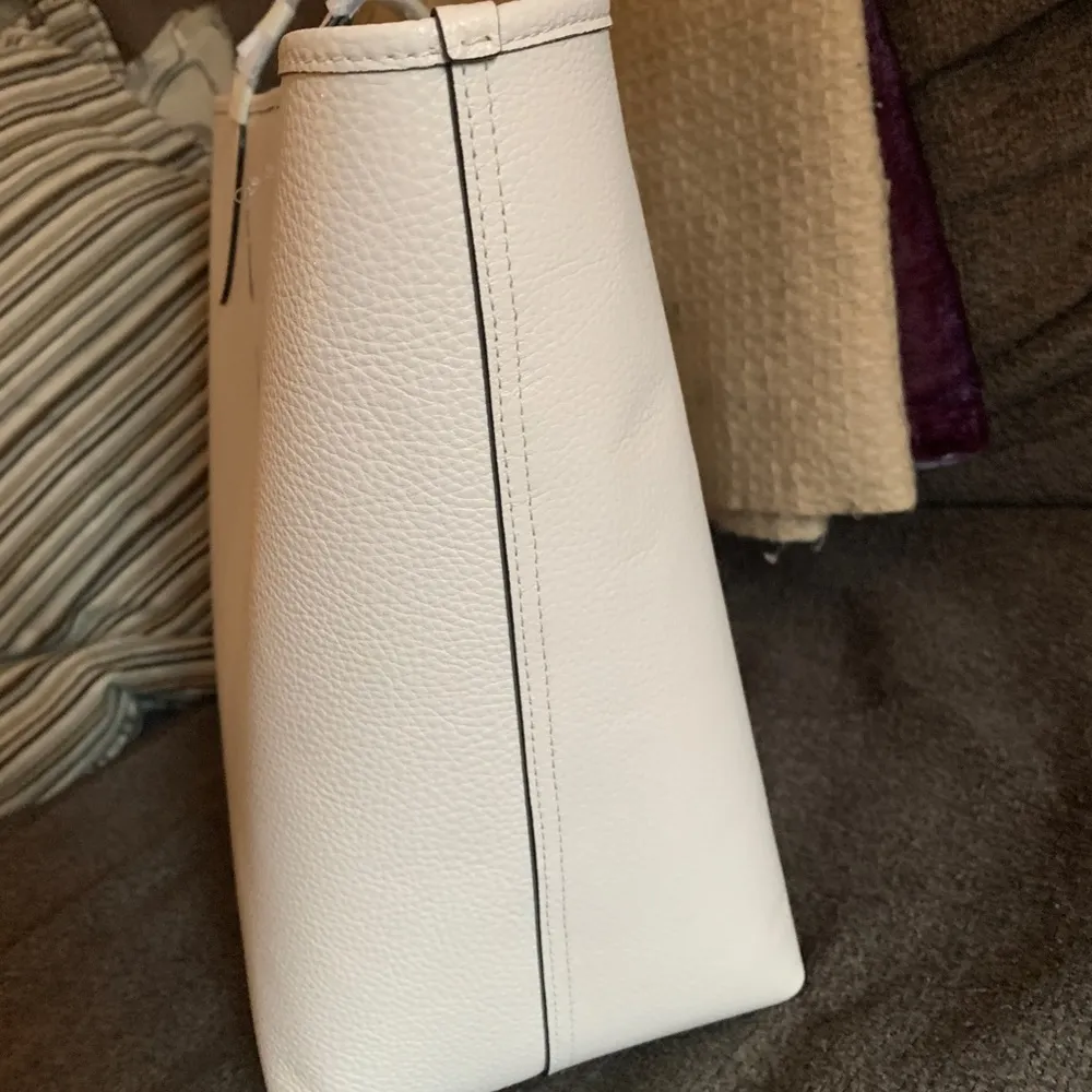 Authentic COACH Pebbled leather/signature coated canvas Cruella snap magnet tote - Image 4