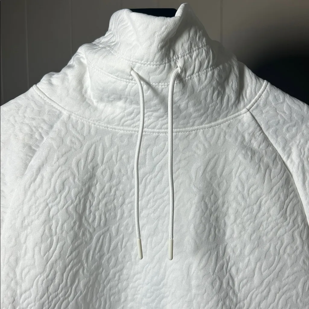 Juicy Couture Womens Jacquard Quilted Crop Pullover Women's Size M Cowl Neck - Image 11