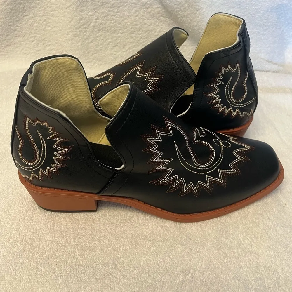 Black Western Ankle Booties Embroidered Pointed Toe Block Heel Cowgirl Boots NWT Size 8.5 - Image 4