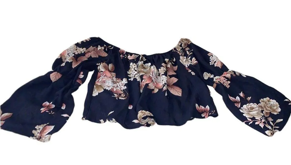 Charlotte Russe Floral blouse with bell sleeve size small - Image 2