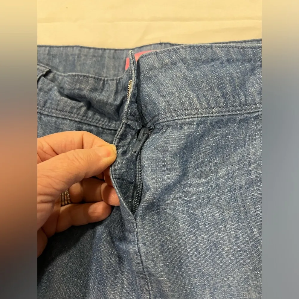 Izaac Mizrahi Brushed Denim Shorts Size 10 - Image 4