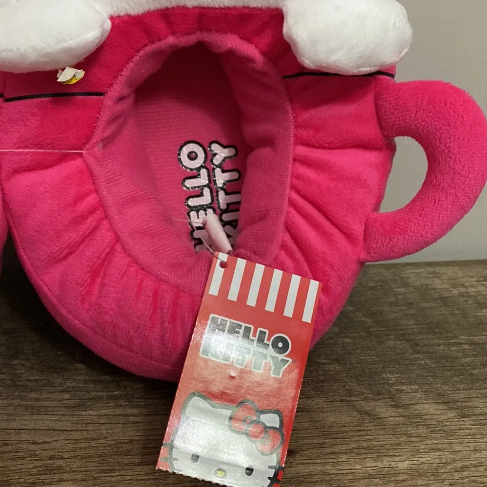Hello Kitty by Sanrio New! Women’s Indoor/outdoor slip on slippers size 9 - Image 4