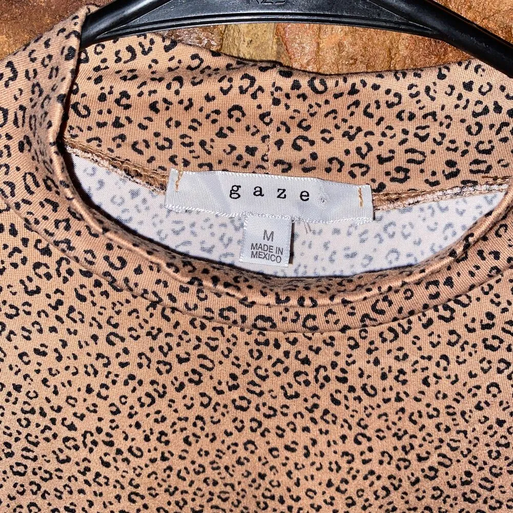 Gaze Tan Cheetah Leopard Animal Print Long Sleeve Mock Neck Crop Top Size Medium - Image 2