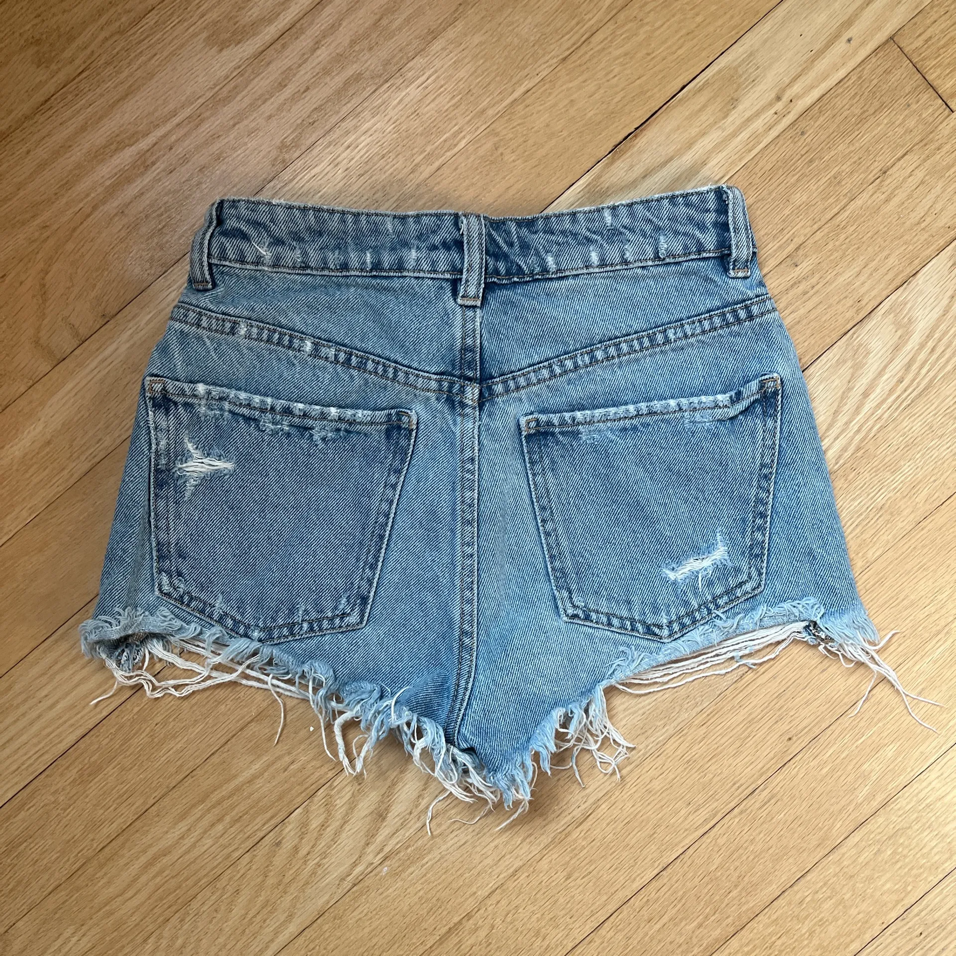 Zara ripped jean shorts  - Image 3