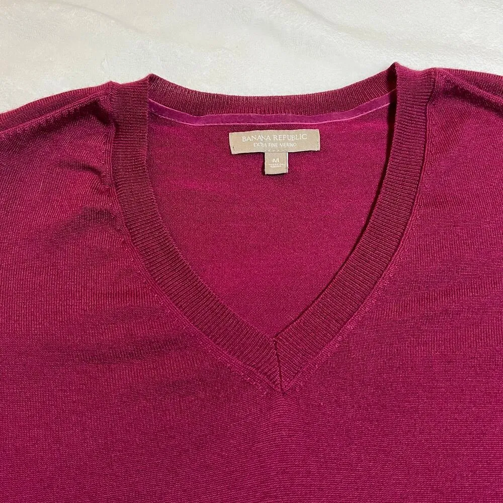 Banana Republic V-Neck Extra Fine Merino Blend Sweater Size Medium Office Career - Image 3