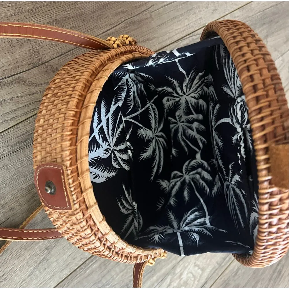 Boho Wicker Straw Circle Purse Crossbody Bag Fabric Lined Snap Closure Summer Brown - Image 3