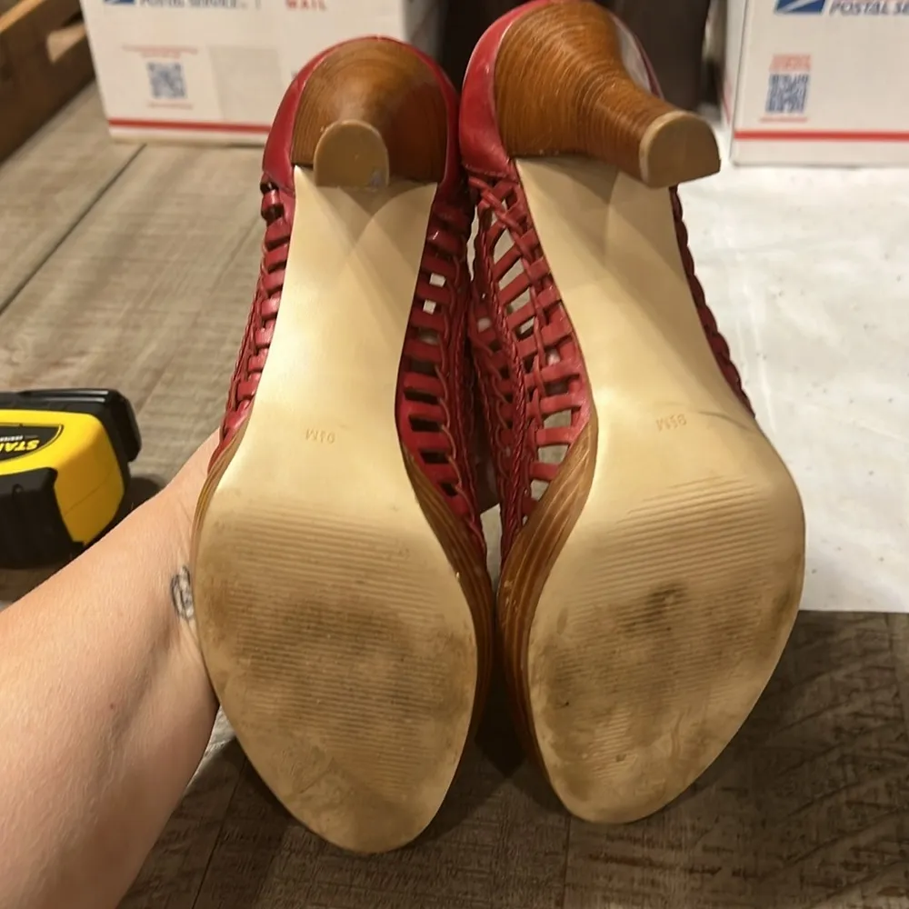 GUESS women’s red leather open weave heel. 9.5 M - Image 7