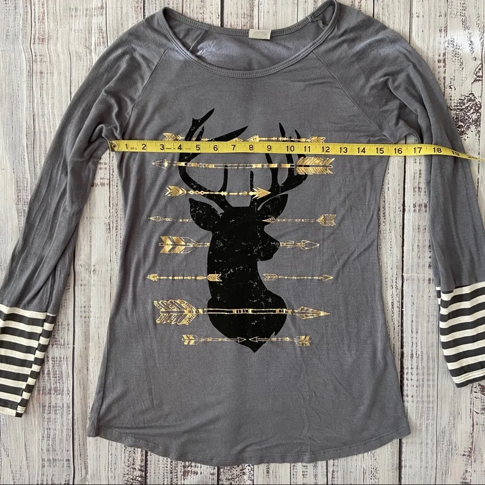 Color Bear Gray Deer with Gold Arrows Shirt. Size Small. EUC - Image 6