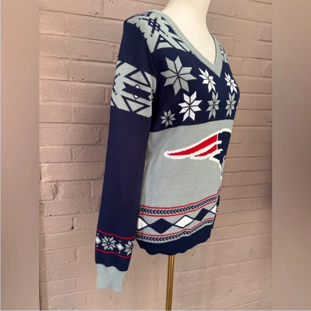 $25 was $32 NFL V-Neck New England fair isle sweater Sweater Blue and Gray small - Image 2