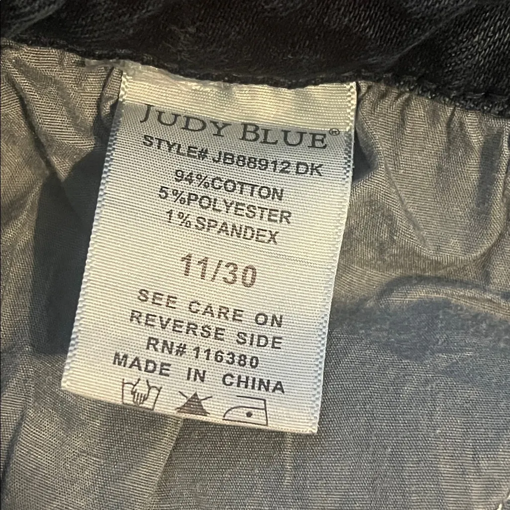 Judy Blue Straight Fit High Rise Button Up Black Wash  Jeans w/Raw Frayed Hem 30 - Image 5