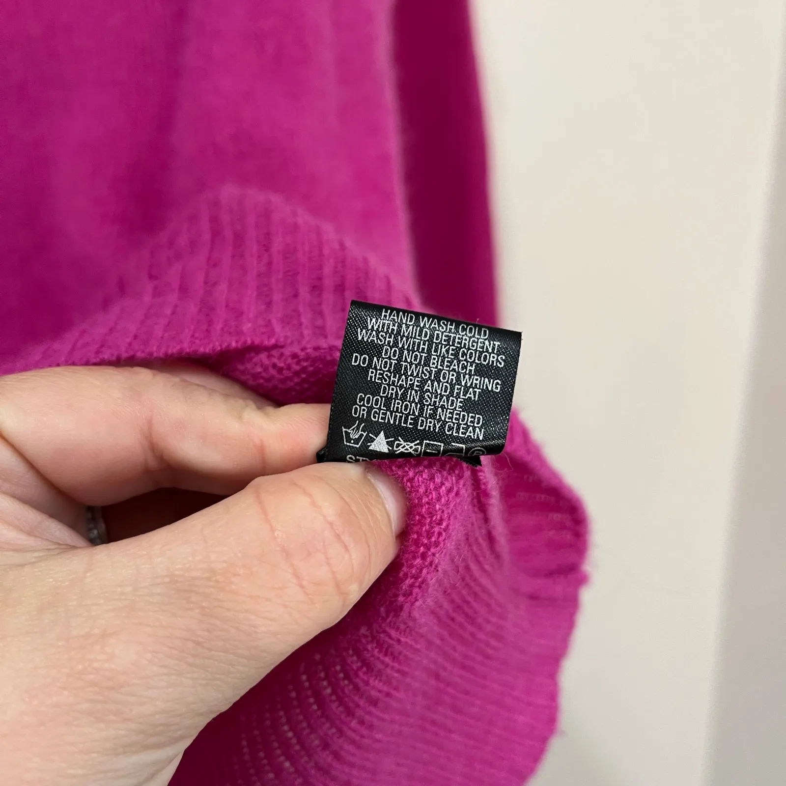 360Cashmere Pink Crewneck Sweater Soft Lightweight Luxury Knit Women’s Sz S - Image 5