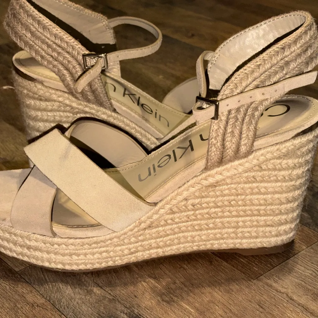 Calvin Klein Elory Women's light beige suede Espadrille Wedges size 11 new - Image 9