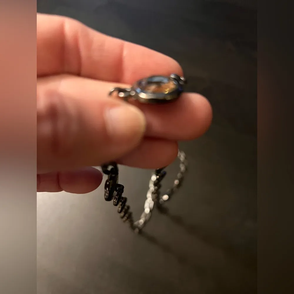 Elegant Gunmetal and Gold Jeweled Necklace
Paper clip chain hammered metal Black - Image 8