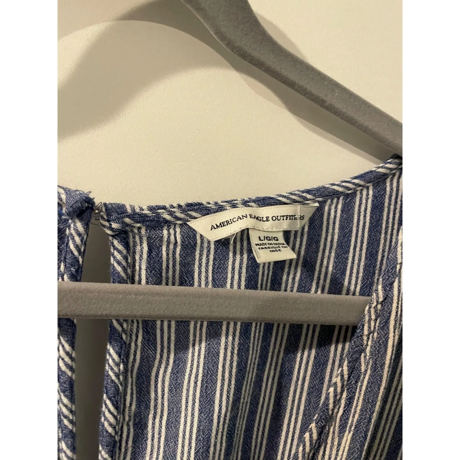 American‎ Eagle blue and white ruffle sleeve romper L Size L - Image 4