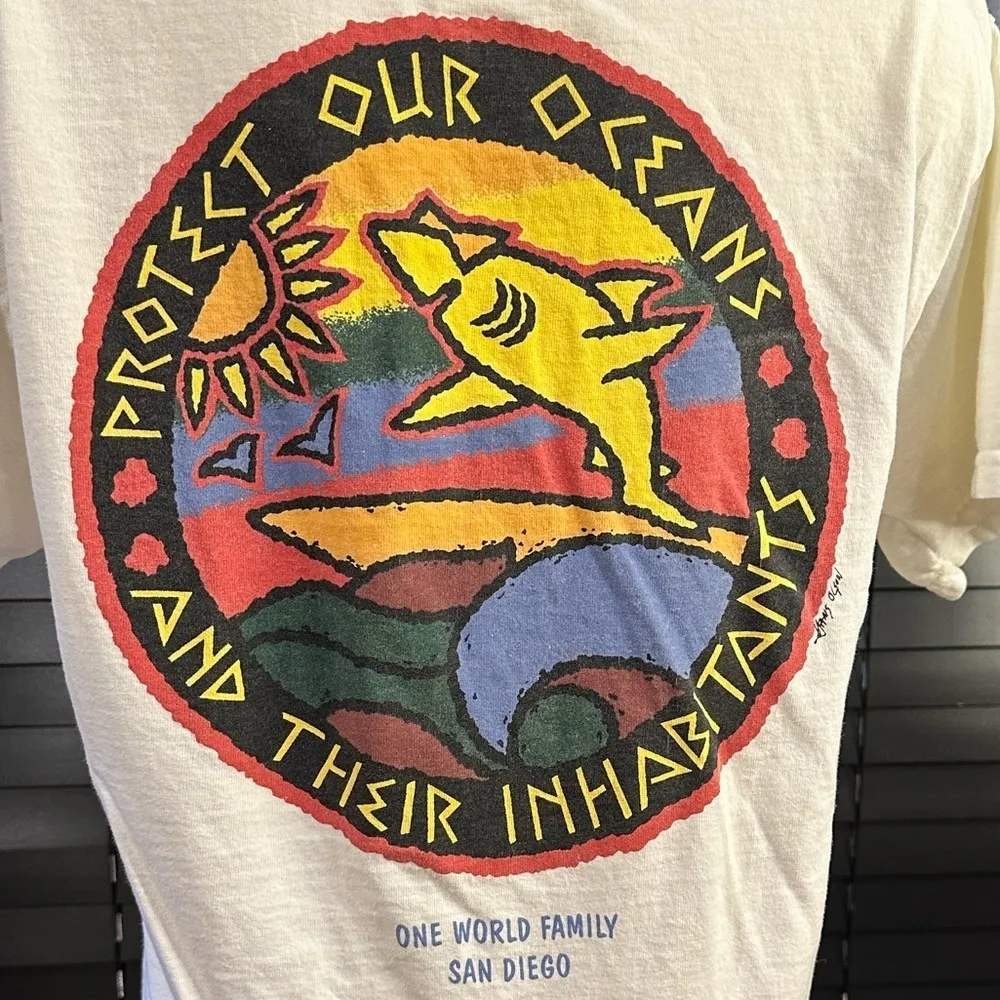 EUC “ FRUIT OF THE LOOM “  graphic T-shirt  with sharks short sleeve Sz L - Image 7