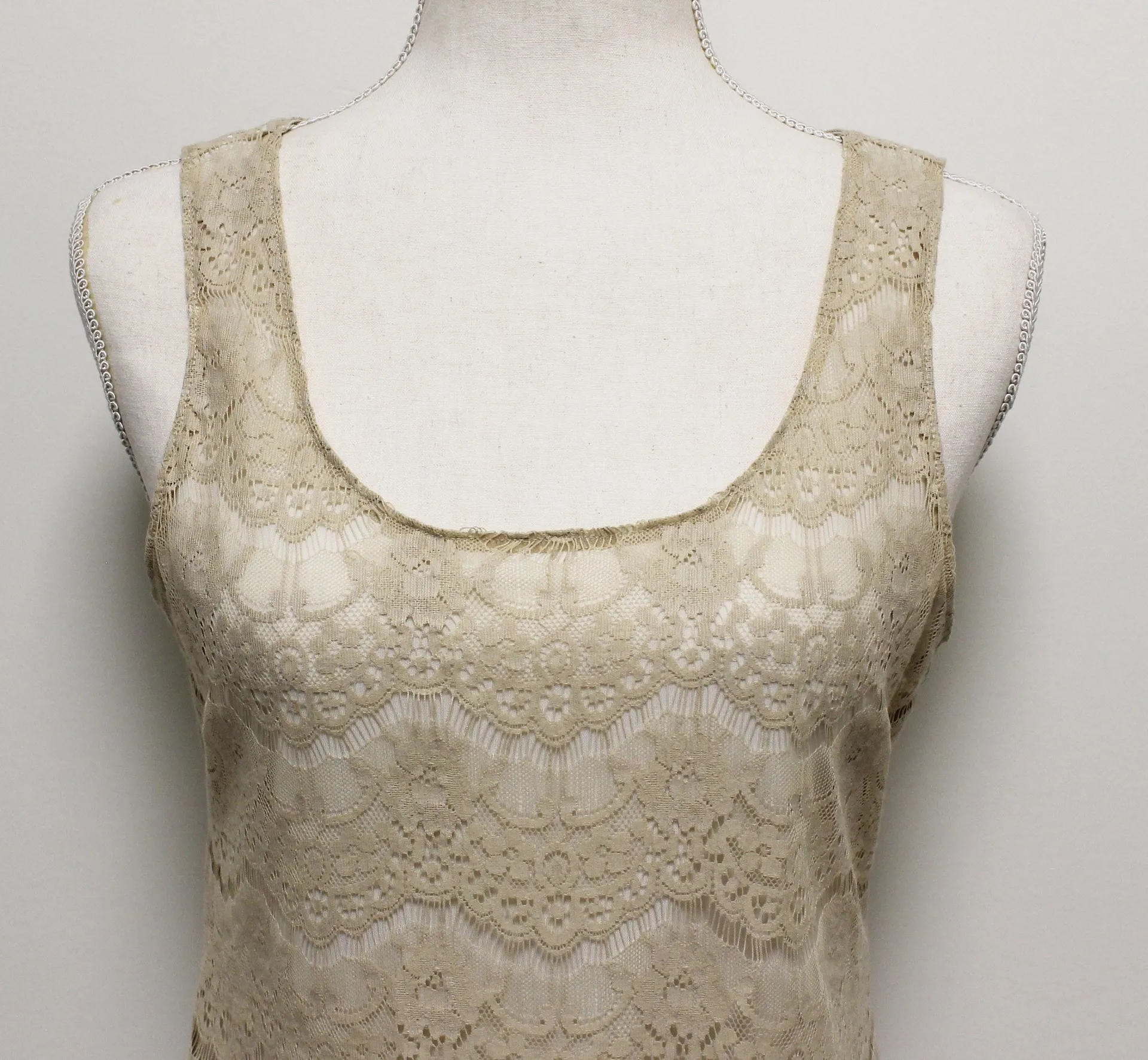 EUC  Beige Ivory Lace Double Layer Tank Top Camisole Small - Image 4