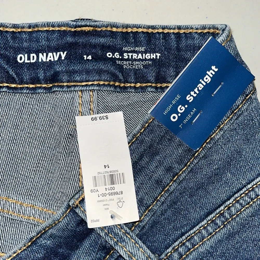 Old Navy NWT 14 Distressed Denim High-Rise O.G. Straight 7” Inseam Jean Shorts - Image 3