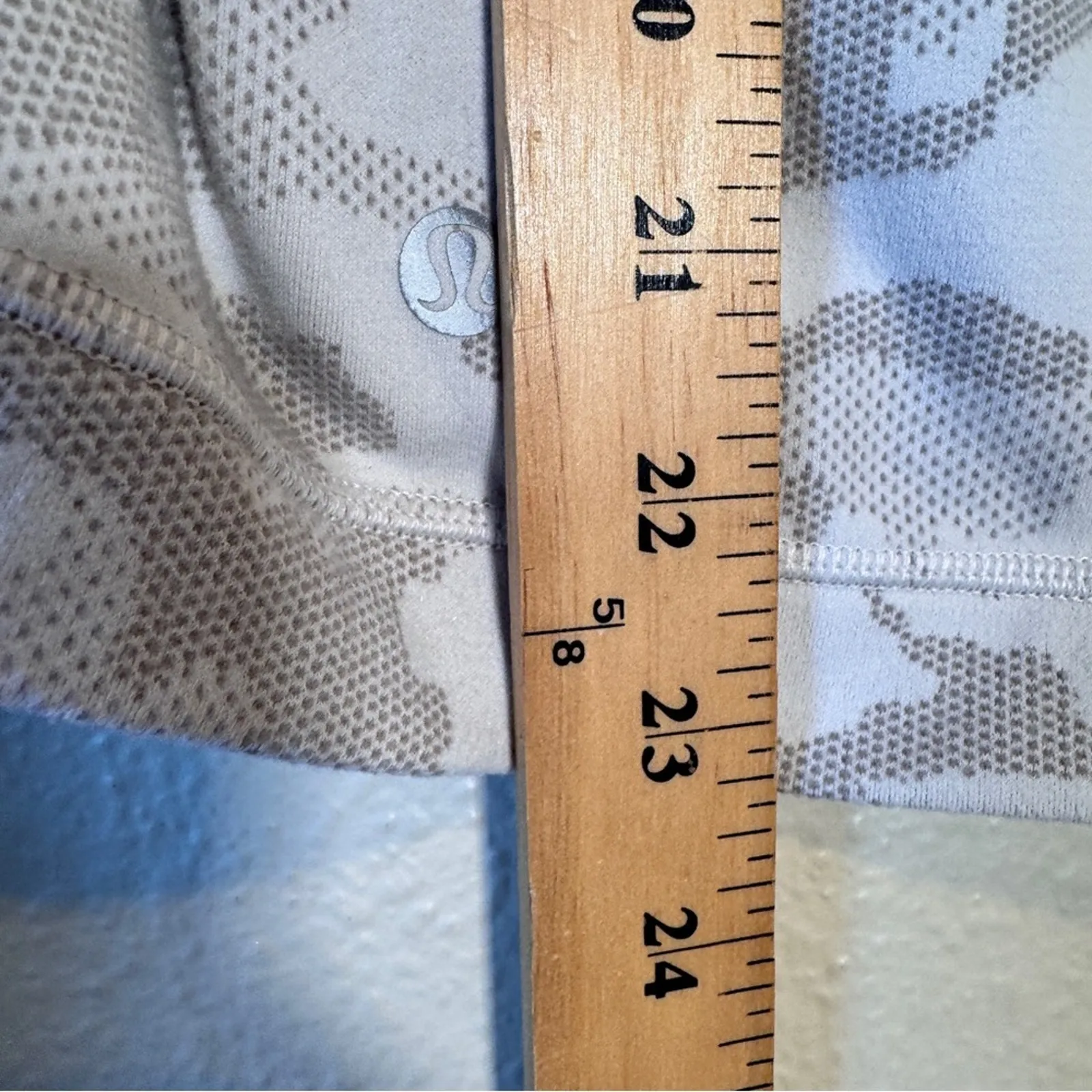 Lululemon Grey Camo Print Long Sleeve Shirt Womens 6 Athletic Fall Cozy Runners - Image 4