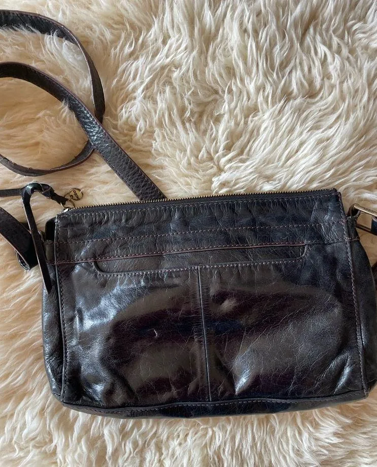 Hobo International Tobey Crossbody bag glazed leather. Black - Image 11