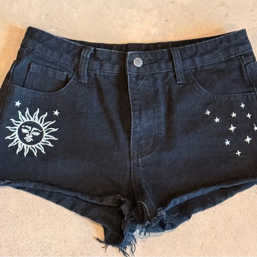 SheIn  Black Jean Shorts with Celestial Embroidery - Image 2