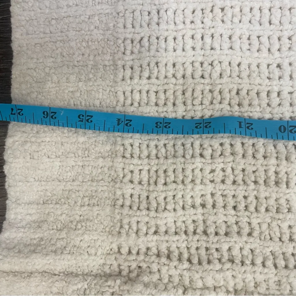 Falls Creek White Textured Knit V-Neck Sweater | M‎ | Winter Whites Trend - Image 9