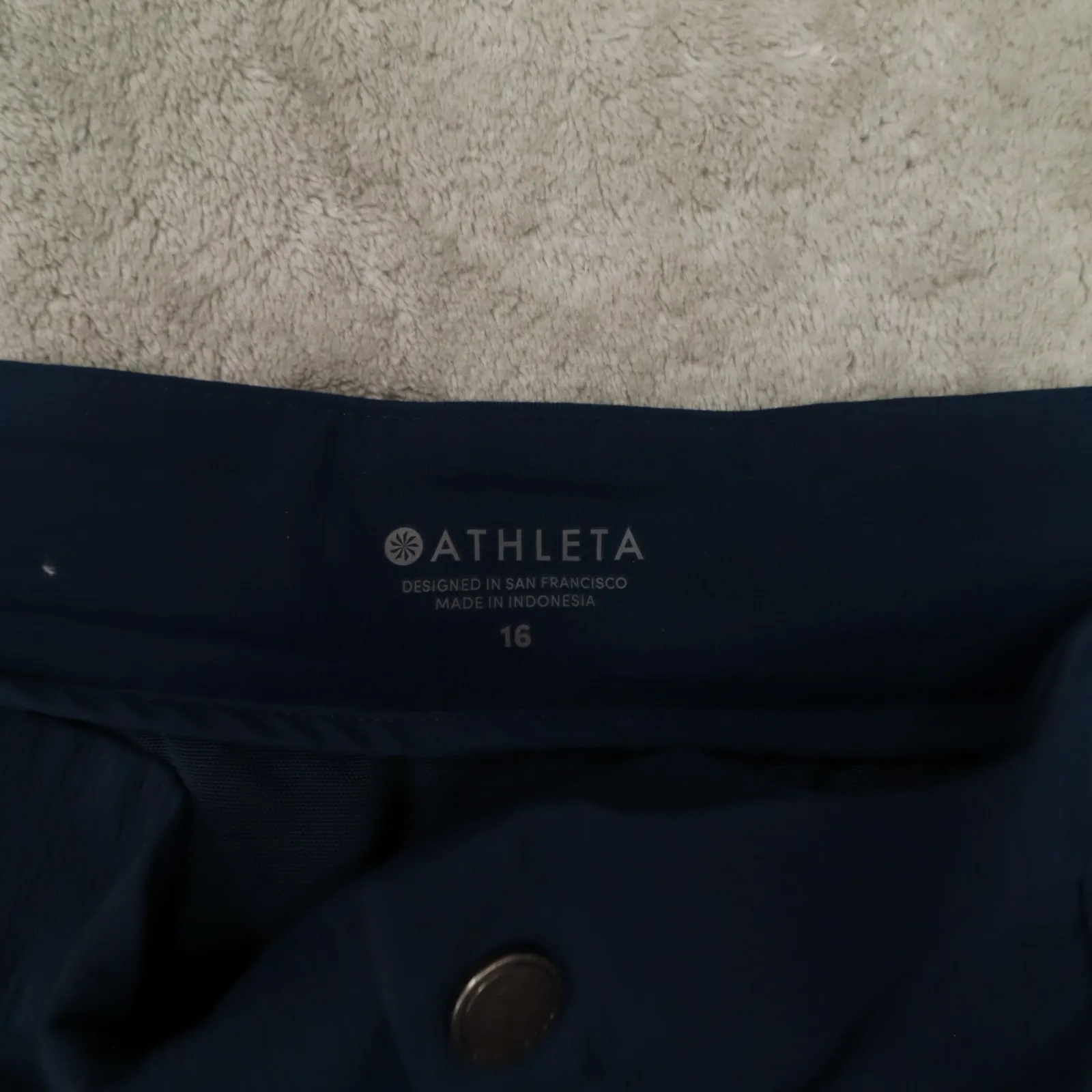 Athleta Shorts Blue Trekkie Bermuda 2.0 Stretch Nylon Hiking Women's Size 16 - Image 2